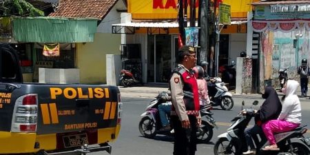 Wujudkan Kamseltibcarlantas Kondusif, Unit Samapta Lakukan Pelayanan Masyarakat