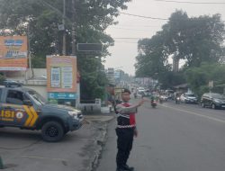 Personel Samapta Polsek Ujungberung Lakukan Giat Pengaturan Arus Lalu-lintas Pagi Hari