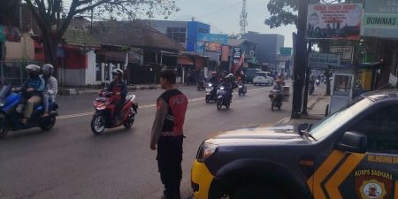 Wujudkan Kamseltibcarlantas Kondusif, Unit Samapta Lakukan Pelayanan Masyarakat