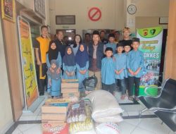 Tunjukan Rasa Kepedulian, Sidokkes Polres Garut Salurkan Sembako ke Santri