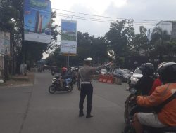 Unit Lantas Polsek Kiaracondong Polrestabes Bandung Laksanakan Pengawasan dan Pengaturan Lalulintas di Sore Hari