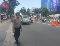 Ciptakan Kamseltibcar Lantas Siang, Personil Polsek Lengkong Laksanakan Kegiatan Gatur Lalin