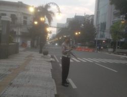 Berikan Pelayanan masyarakat pagi, Personil Unit Lantas Polsek Lengkong Laksanakan Gatur lalin cegah Kemacetan pagi