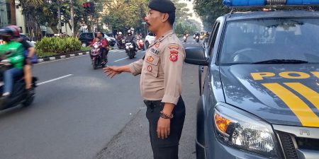 Unit Samapta  Polsek Regol Polrestabes Bandung pengaturan Lalu lintas Pagi Hari