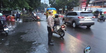 Jajaran Lalu Lintas Polsek Cibeunying Kaler Gelar Yanmas Pagi. Pengaturan Arus Lalulintas Wilayah Hukum Polsek Cibeunying Kaler