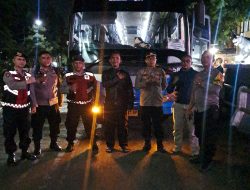 Warga Cinambo Antusias Menuju Monas untuk Saksikan HUT Bhayangkara ke-79, Didampingi Anggota Polsek