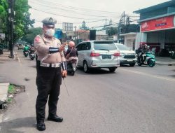 Pelayanan Siang Hari, Unit Lantas Polsek Antapani Lakukan Gatur Lalulintas