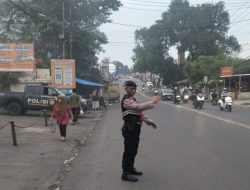 Personel Samapta Polsek Ujungberung Lakukan Giat Pengaturan Arus Lalu-lintas Pagi Hari