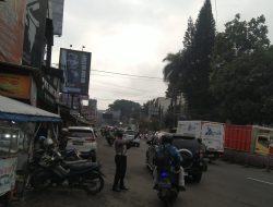 Antisipasi Kemacetan Pagi Hari Personil Unit Lalulintas Polsek Sukasari Melaksanakan Pengamanan Jalur