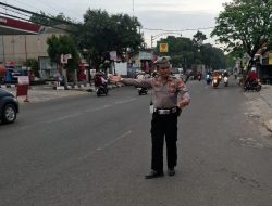 Ciptakan Kamseltibcarlantas Kondusif, Unit Lantas Polsek Antapani Lakukan Pengaturan Pagi Hari