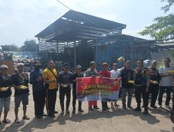 Rumah Makan Alam Sunda dan Polsek Regol Gelar Kegiatan Jumat Berkah, Bagikan Nasi Kotak.