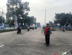 Antisipasi kemacetan sore hari Personil QR Samapta Polsek Babakan Ciparay melaksanakan penjagaan & pengaturan lalu lintas di tempat tempat rawan macet Wilkum Polsek Babakan Ciparay