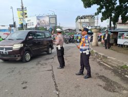 Tempatkan personil di beberapa titik ruas jalan, Unit Lantas Polsek Babakan Ciparay Lakukan Gatur Lalin