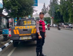 Personel Sabhara Melaksanakan Pelayanan Masyarkat Penganturan Arus Lalu Lintas Siang Hari