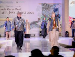 Erwin dan Istri Tampil Menawan, Kota Bandung Juara 1 Fashion Show Karya Kreatif Jawa Barat 2025