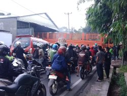 Truk Gagal Mundur di Jalak Harupat, Lalu Lintas Macet Hingga 1 Kilometer