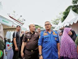 HUT Bhakti Adhyaksa, Kejari Bandung Hadirkan Sembako Murah untuk Warga