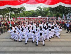 Upacara Penurunan Bendera HUT ke-80 RI Kota Bandung Berlangsung Khidmat dan Lancar