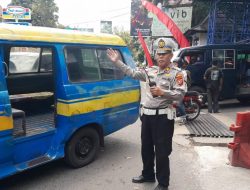 Unit Lalu Lintas Polsek Cidadap Lakukan Pengaturan Arus Lalu Lintas Siang Hari, Wujudkan Kamseltibcar Lantas Yang Kondusif