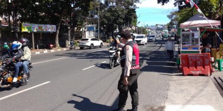 Unit Patroli Samapta Polsek Cidadap Lakukan Pengaturan Arus Lalu Lintas Siang Hari, Wujudkan Kamseltibcar Lantas Yang Kondusif