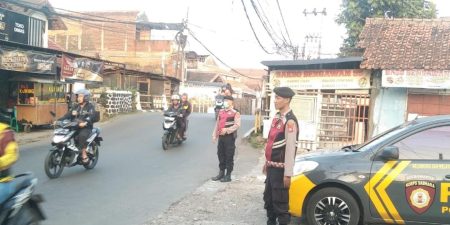 GIAT PELAYANAN PAGI SABHARA QR 18 4D POLSEK CINAMBO DI PERTIGAAN CISARANTEN WETAN