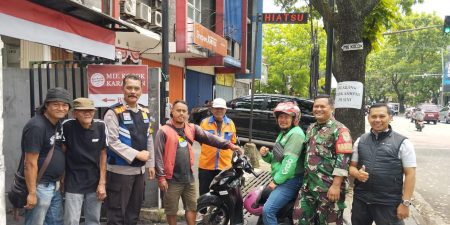Sinergitas TNI Polri, Bhabinkamtibmas Kelurahan Burangrang Polsek Lengkong bersama Bhabinsa berikan pesan kamtibmas dan Sosialisasikan Call Center 110