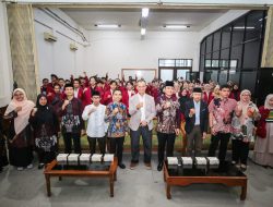 Pemkot Bandung Salurkan Bansos RMP Mahasiswa, Penerima: Terima Kasih, Beban Orang Tua Berkurang