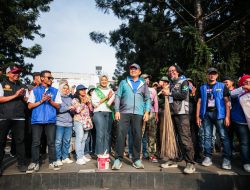 Keren! Ribuan Warga Gelar Aksi Bebersih Kota Bandung