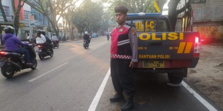 Personil QR Patroli Polsek Cicendo Laksanakan Yanmas dan Pengaturan Lalulintas Pagi hari