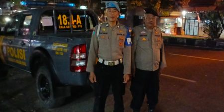 Patroli Polsek Bojongloa kidul strong point Bandung Lautan Biru (BLB) antisipasi C3 di malam hari
