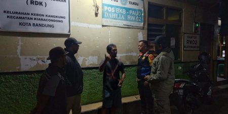 Patroli Dialogis Bhabinkamtibmas Polsek Kiaracondong Polrestabes Bandung Sambangi Masyarakat