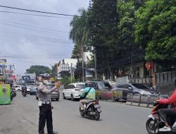 Jajaran Unit Lalulintas Polsek Sukasari Lakukan Giat Pengaturan Arus Lalulintas Siang Hari