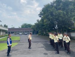 BhabinKamtibmas Polsek Bojongloa kidul melaksanakan giat Bina Kepolisian Masyarakat (Bikamsa) kepada Satpam Komplek Muara