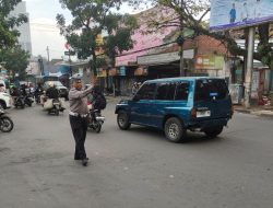 Polsek Bojongloa kidul pengaturan lalulintas Antisipasi kemacetan di pagi hari