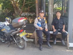 Bhabinkamtibmas Polsek Bojongloa kidul Laksanakan Patroli Dialogis komplek Singgasana Peradana