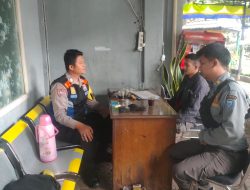 Bhabinkamtibmas Polsek olsek Bojongloa kidul Sambangi Linmas dan Sampaikan Himbauan Kamtibmas