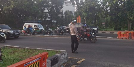 Pelayanan Pagi Hari, Personil Polsek Rancasari Laksanakan pengaturan arus Lalin