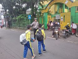 Pelayanan Pagi Hari, Personil Polsek Rancasari Laksanakan pengaturan arus Lalin