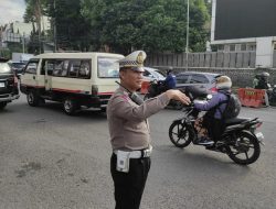 Antisipasi Kemacetan Pagi Hari Personil Unit Lalulintas Polsek Sukasari Melaksanakan Pengamanan Jalur