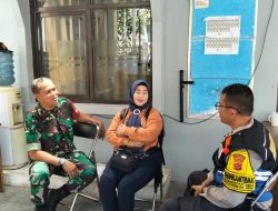 Sinergitas TNI-Polri Sambang Door to Door System ke Warga Cibaduyut Kidul