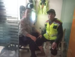 Bhabinkamtibmas Polsek Antapani Sambangi Satpam RW 07 Antapani Kulon, Sampaikan Pesan Kamtibmas