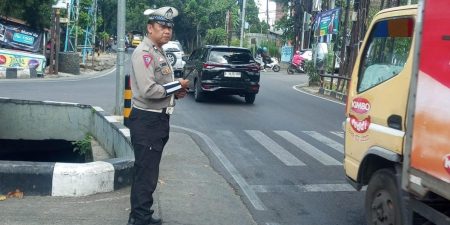 Unit Lantas Polsek Cinambo Laksanakan Giat Yanmas Siang di Tiga Titik Pengaturan Lalu Lintas
