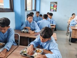 Polsek Cinambo Distribusikan Makanan Bergizi Gratis untuk Siswa TK hingga SMA, Dorong Generasi Sehat dan Cerdas