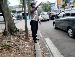 Giat Unit Lantas Polsek Cicendo Laksanakan Yanmas dan Pengaturan Lalulintas Siang hari