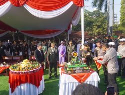 Sinergitas TNI-Polri, Kapolda Jabar Beri Kue Ulang Tahun di HUT Ke-80 TNI