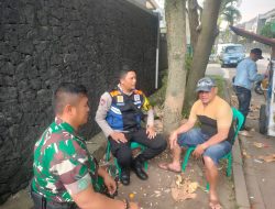 Wujud Sinergitas TNI-POLRI: Bhabinkamtibmas dan Babinsa Sambangi Warga di Cibaduyut Wetan