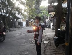 QR Polsek Sukasari Lakukan Giat Protap Yanmas Pagi Pengaturan Arus Lalulintas
