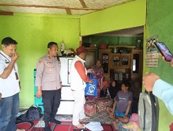 Kapolsek Banjarwangi Bersama Forkopimcam Berikan Bantuan Kepada Warga Sakit di Desa Talagasari