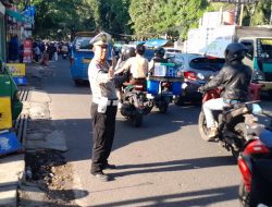 Pengaturan Arus Lalu Lintas Pagi Hari Unit Lantas Polsek Cidadap untuk Jaga Keamanan Pengguna Jalan