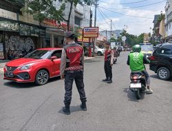 Unit Samapta Polsek Astanaanyar Laksanakan Pengaturan Lalulintas di Kawasan Pertokoan Padat Aktivitas